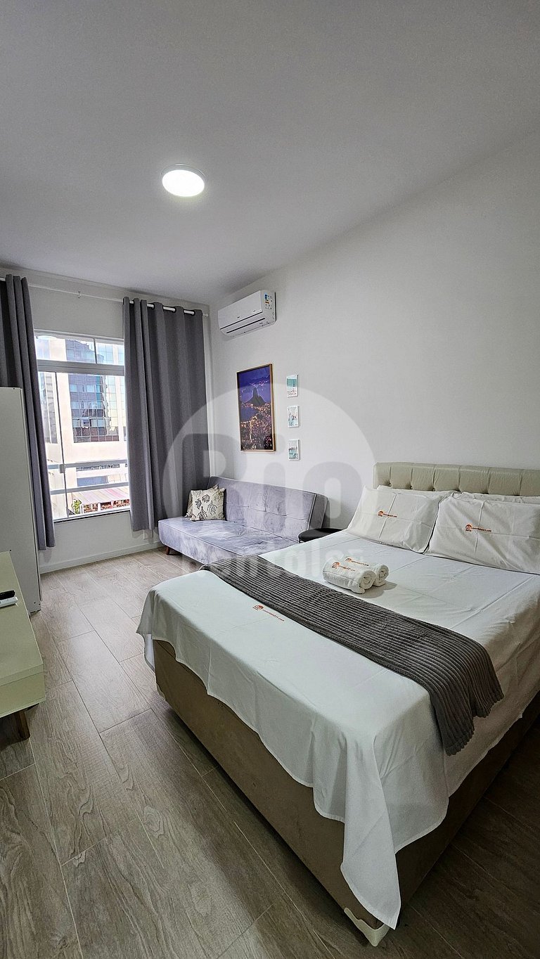 Studio with sea view one block from the beach
