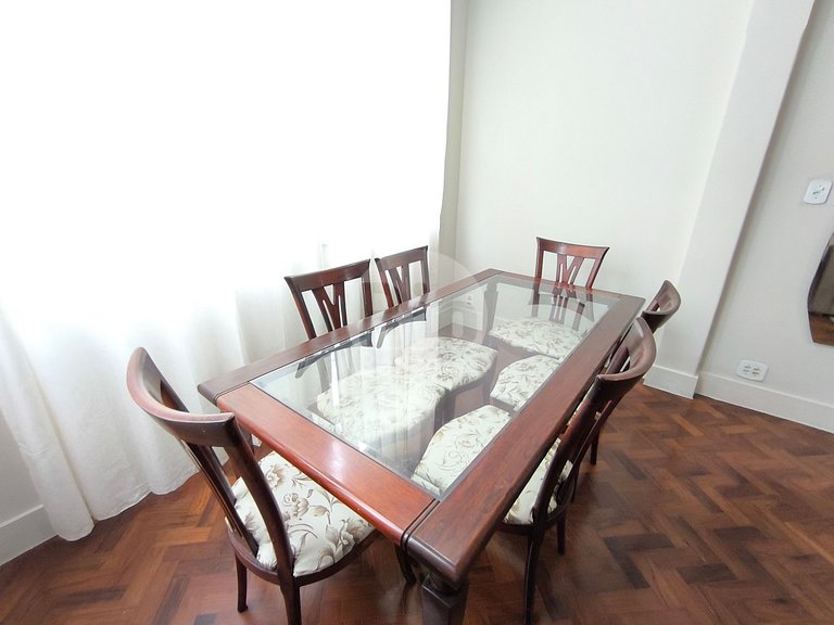 Espaçoso apto de 3 quartos em Copacabana