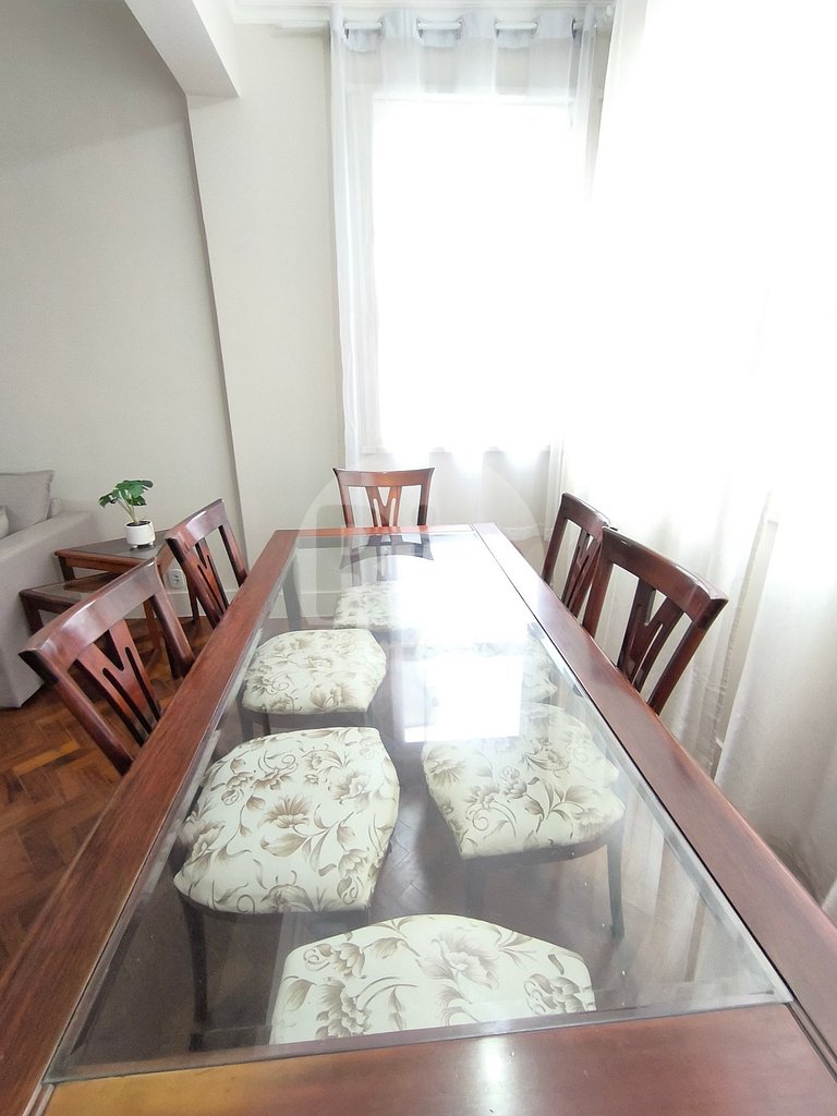 Espaçoso apto de 3 quartos em Copacabana