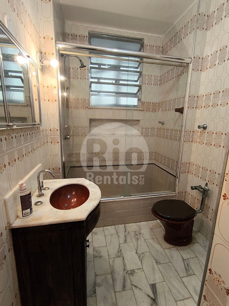 Espaçoso apto de 3 quartos em Copacabana