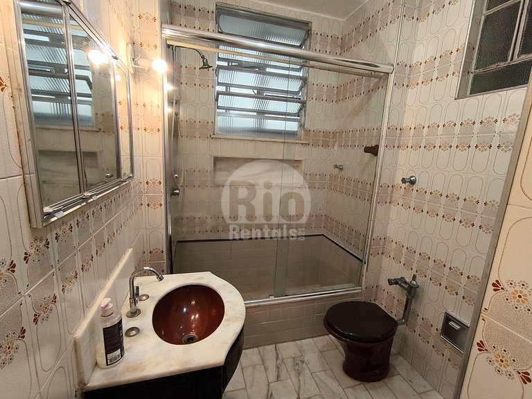 Espaçoso apto de 3 quartos em Copacabana
