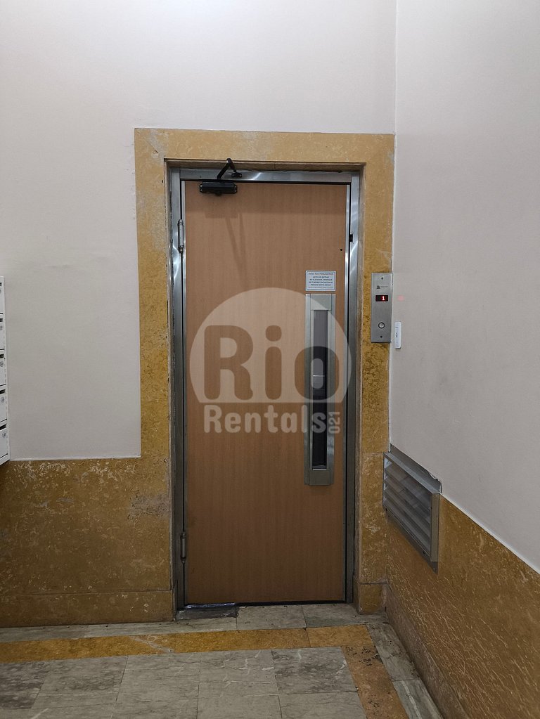 Espaçoso apto de 3 quartos em Copacabana