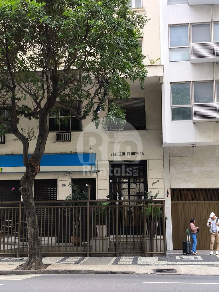 Espaçoso apto de 3 quartos em Copacabana