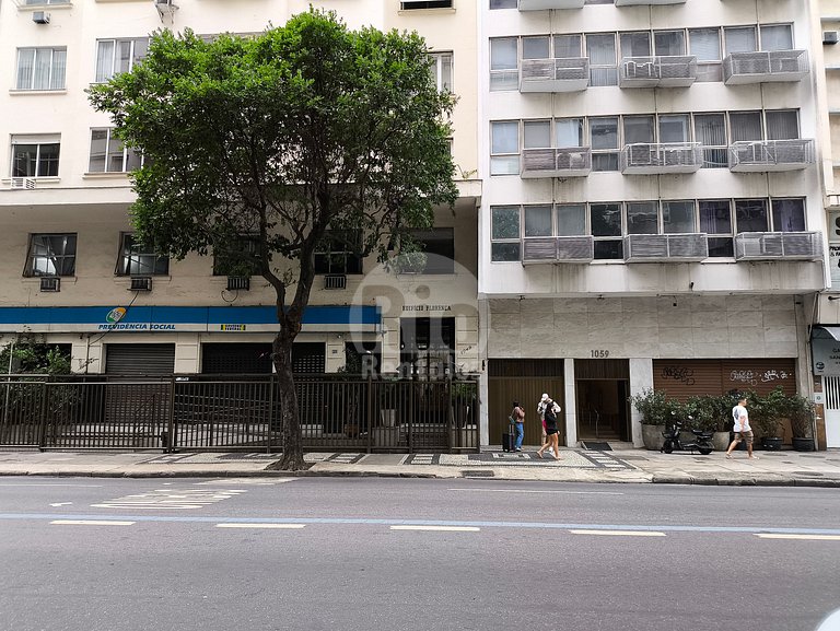 Espaçoso apto de 3 quartos em Copacabana