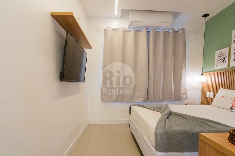 Modern Studio One Block from Copacabana