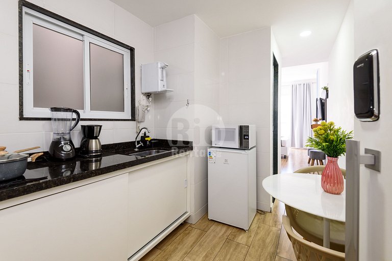 Renovated flat with beautiful views of Copacabana Beach - C0