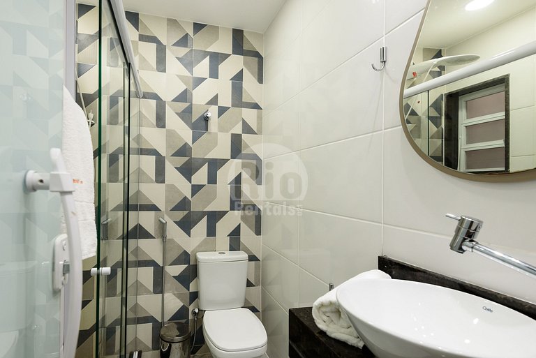 Renovated flat with beautiful views of Copacabana Beach - C0