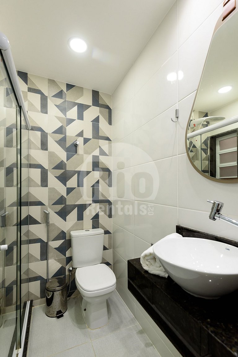 Renovated flat with beautiful views of Copacabana Beach - C0