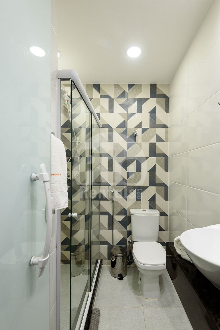 Renovated flat with beautiful views of Copacabana Beach - C0