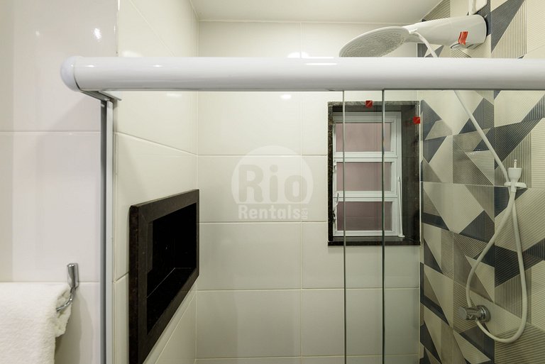 Renovated flat with beautiful views of Copacabana Beach - C0