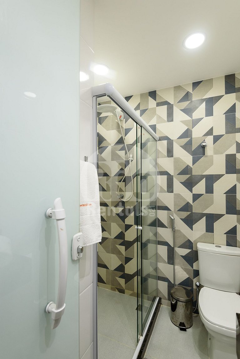 Renovated flat with beautiful views of Copacabana Beach - C0