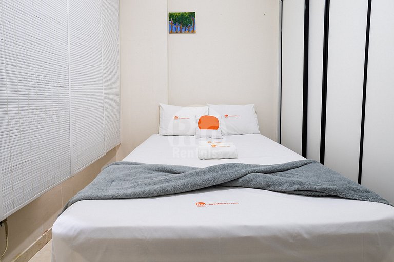 Budget studio in Copacabana - C055