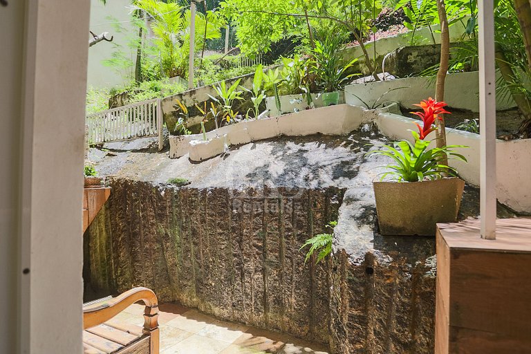 2-bedroom apartment in Leme