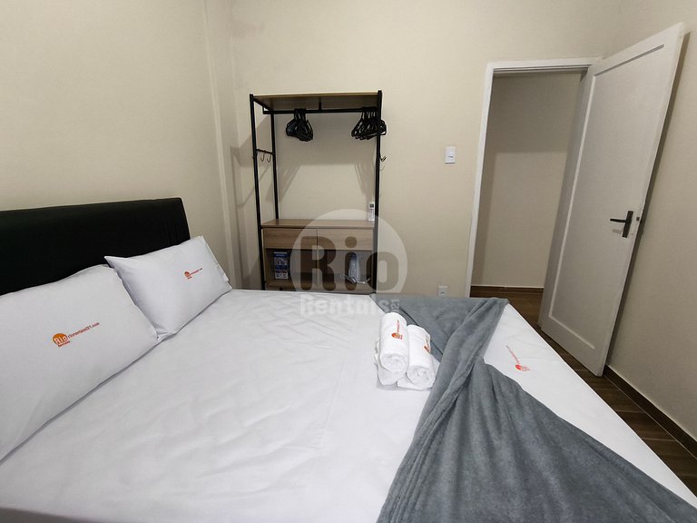 Apê 1 quarto na Rua Bolívar em Copacabana - C057