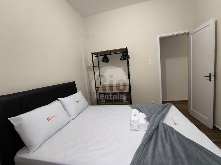 Quiet 1-Bedroom Apartment on Bolívar Street | Copacabana | C