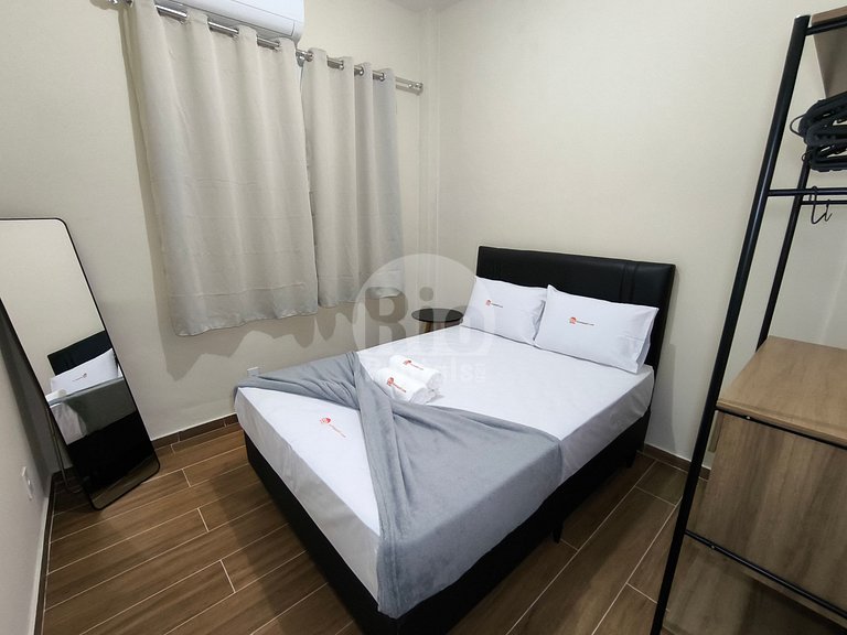 Apê 1 quarto na Rua Bolívar em Copacabana - C057