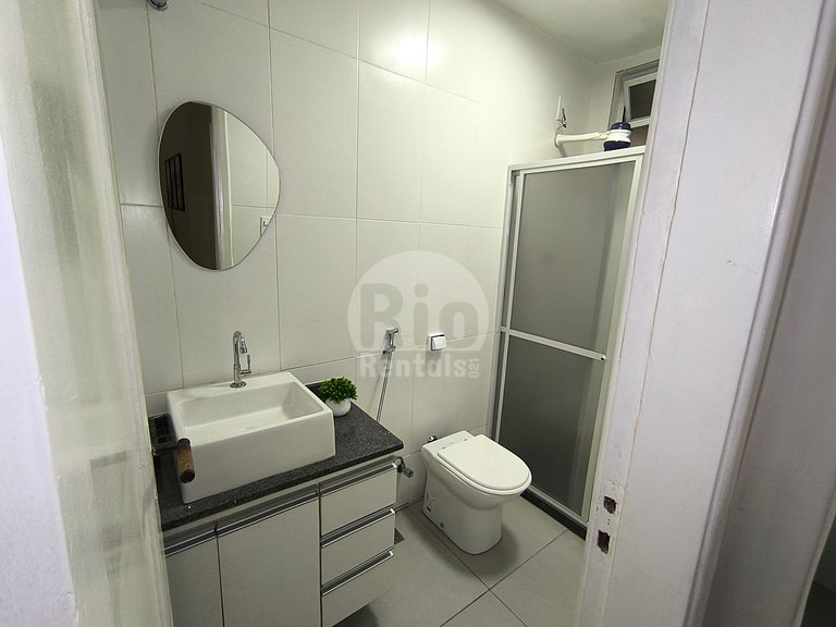 Quiet 1-Bedroom Apartment on Bolívar Street | Copacabana | C