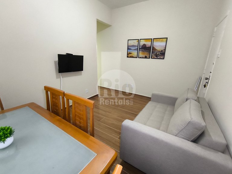 Apê 1 quarto na Rua Bolívar em Copacabana - C057