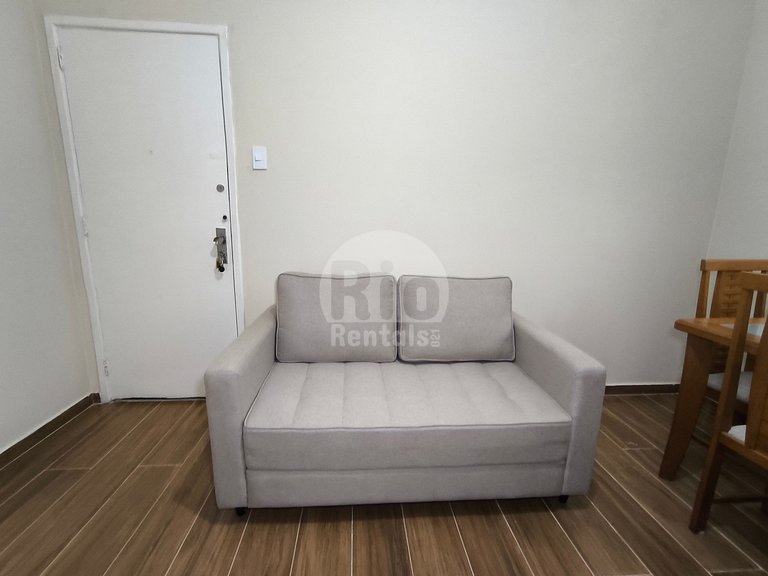 Apê 1 quarto na Rua Bolívar em Copacabana - C057