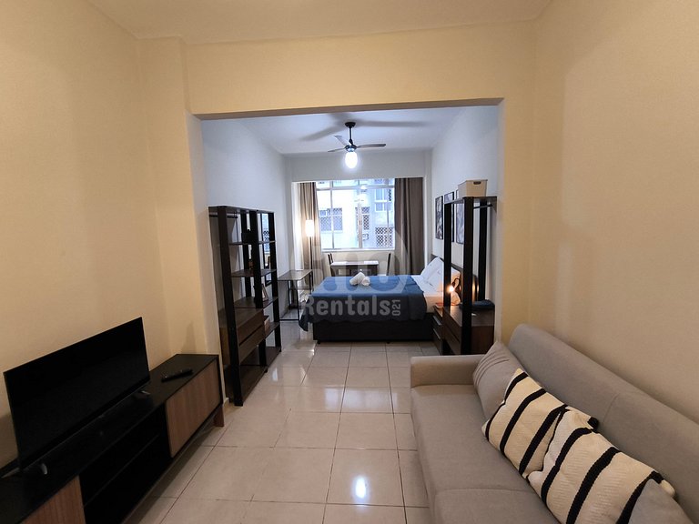 Studio apartment with a queen-size bed in Barata Ribeiro - C