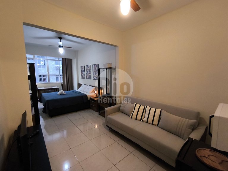 Apartamento estudio con cama queen en Barata Ribeiro - C058