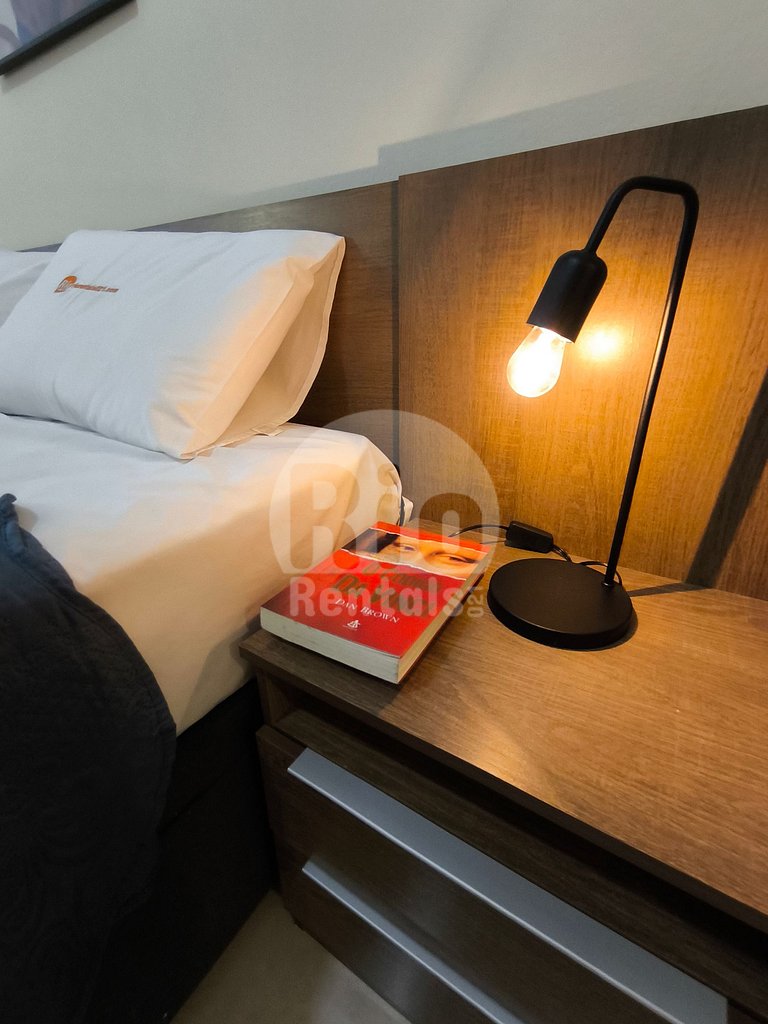 Studio apartment with a queen-size bed in Barata Ribeiro - C