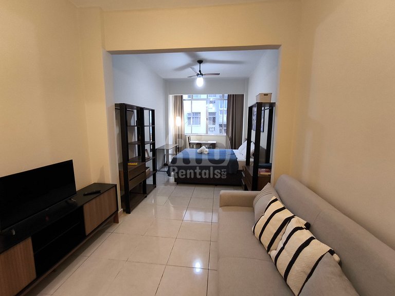 Studio apartment with a queen-size bed in Barata Ribeiro - C