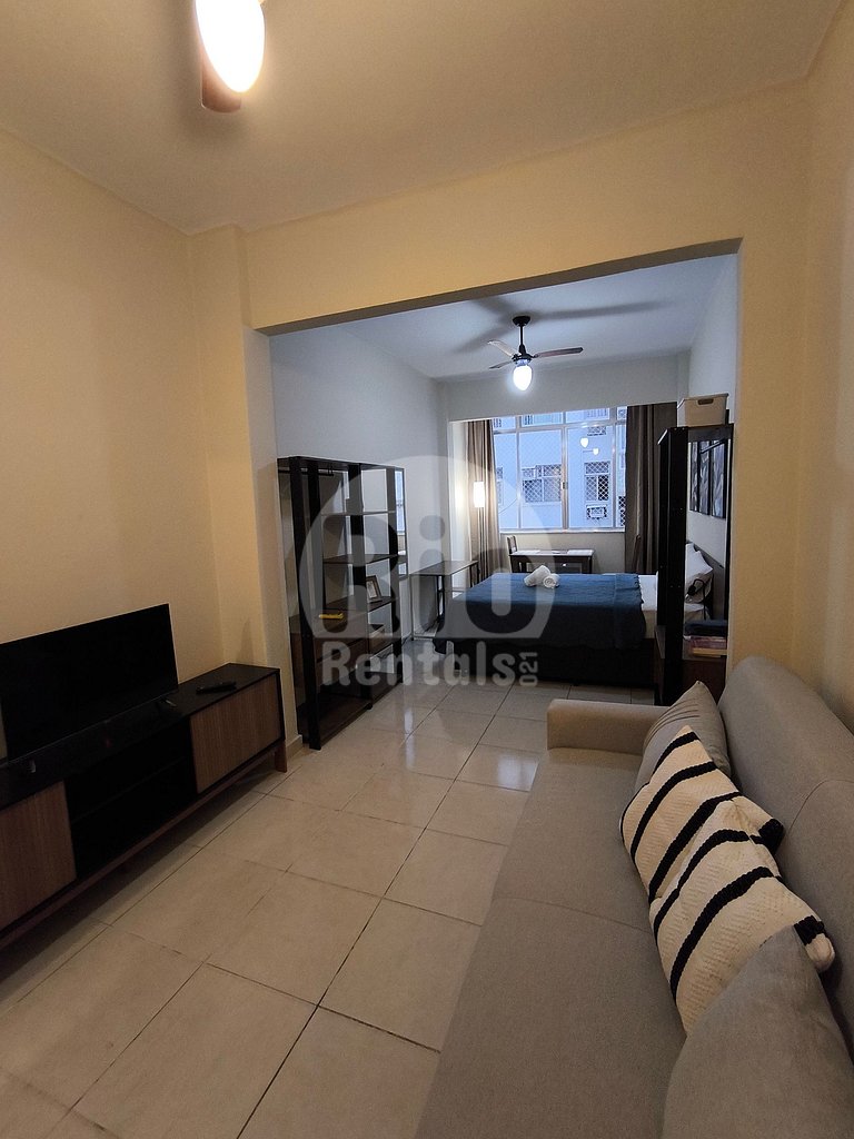 Studio apartment with a queen-size bed in Barata Ribeiro - C
