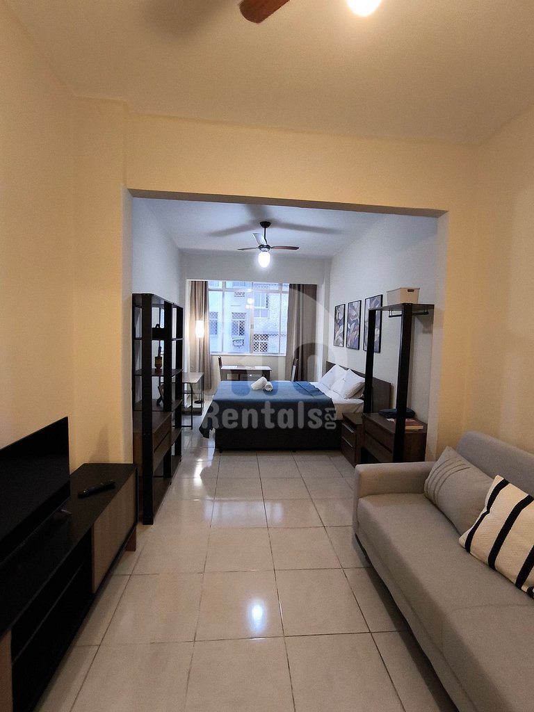 Apartamento estudio con cama queen en Barata Ribeiro - C058