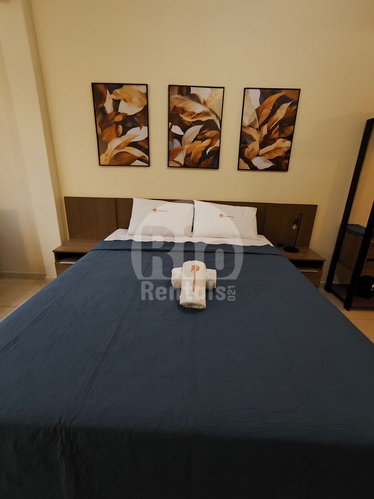 Studio com cama queen na Barata Ribeiro - C058