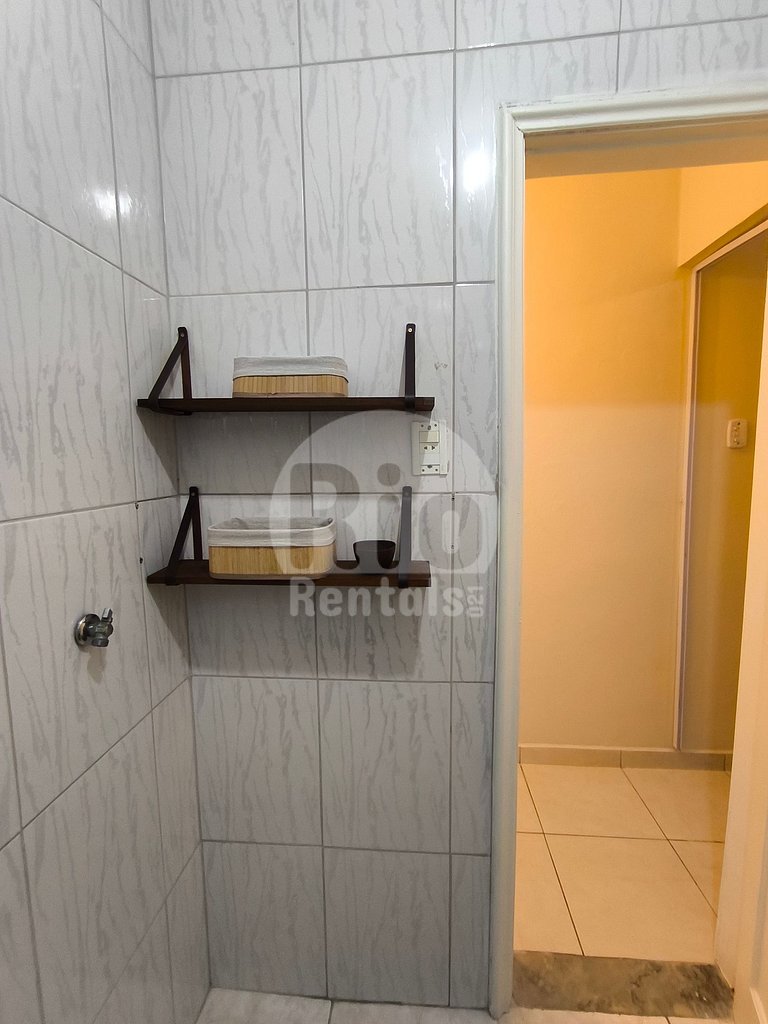 Studio apartment with a queen-size bed in Barata Ribeiro - C