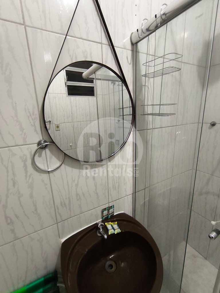 Apartamento estudio con cama queen en Barata Ribeiro - C058