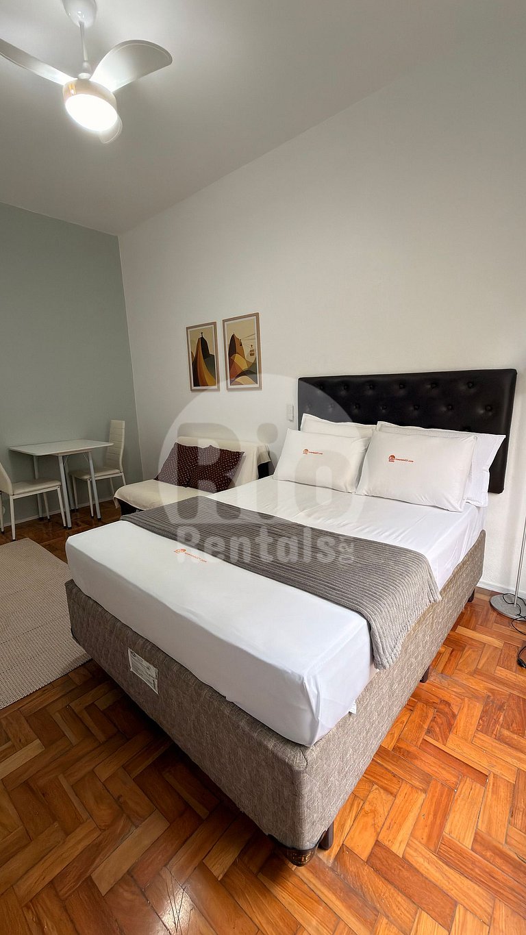Studio with a view of Copacabana Beach - Rio Rentals 021 C00