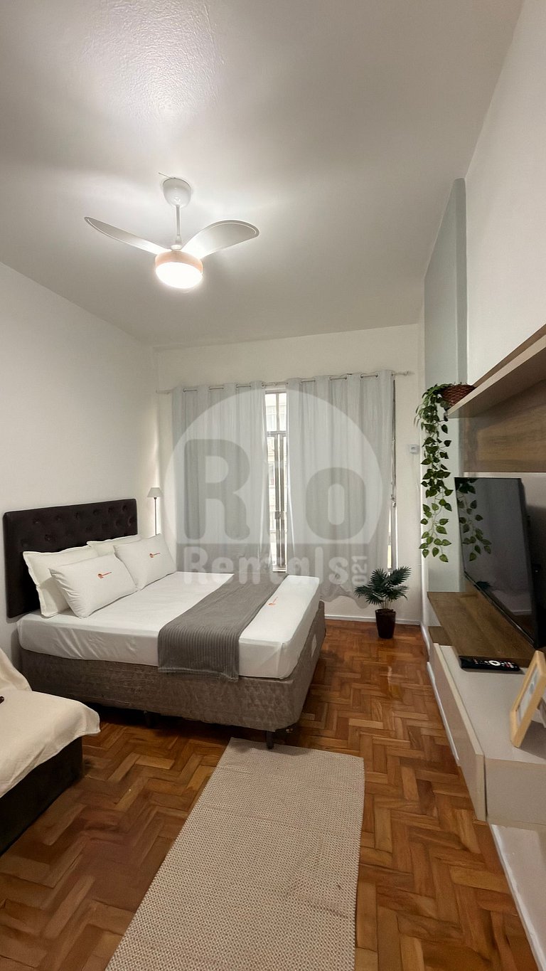 Studio with a view of Copacabana Beach - Rio Rentals 021 C00