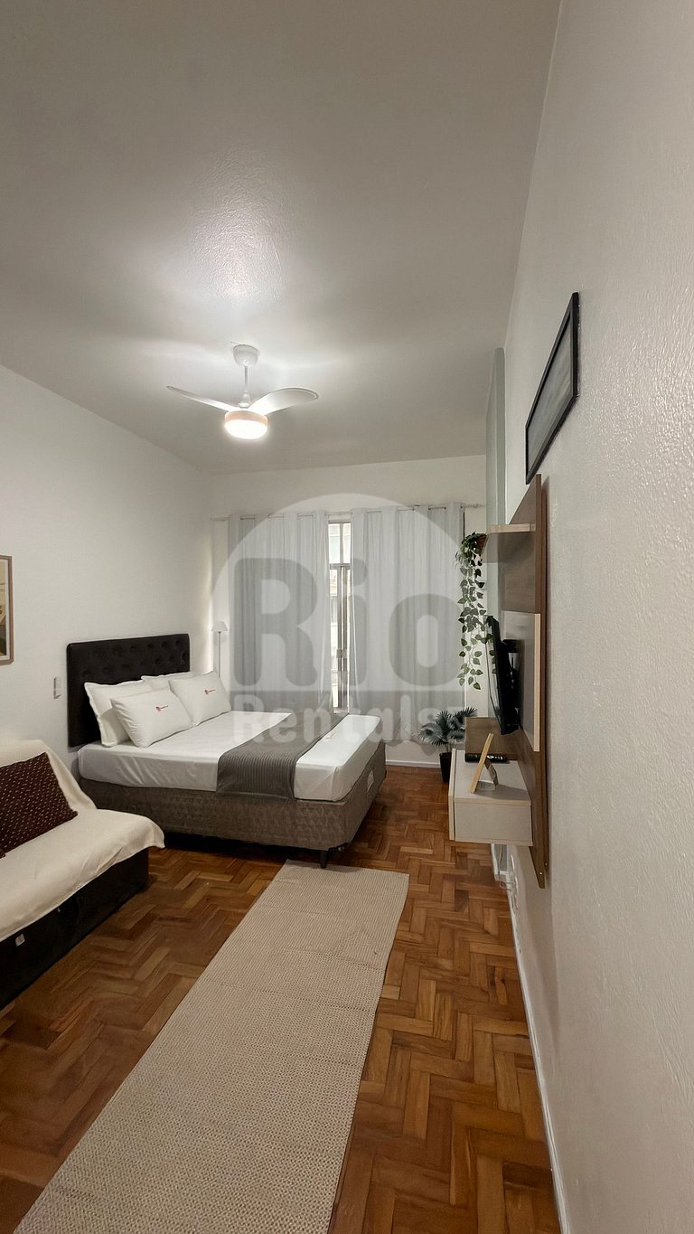 Studio com vista para praia de Copacabana - C002