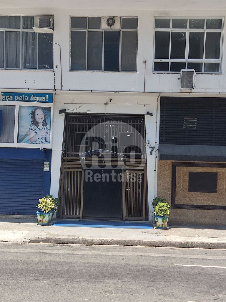 Rio Rentals 021 - C026 - Apartment overlooking Copacabana be